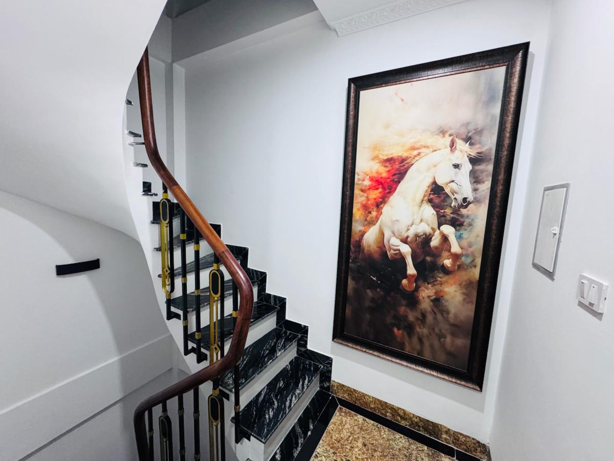 Nhà đẹp Xuân La, Tây Hồ 38m2 x 5 tầng, mặt tiền 5m, lô góc, sổ vuông chính chủ, full nội thất