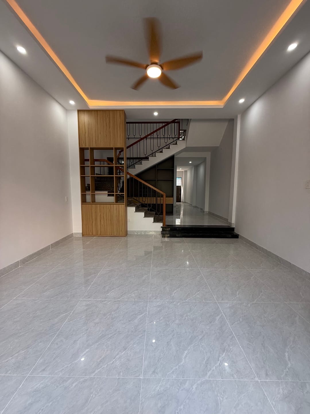 Sập hầm 400m ra biển Sơn Trà, mặt tiền kinh doanh không ngủ, 3 tầng mới đẹp, trục 7.5m cạnh chợ