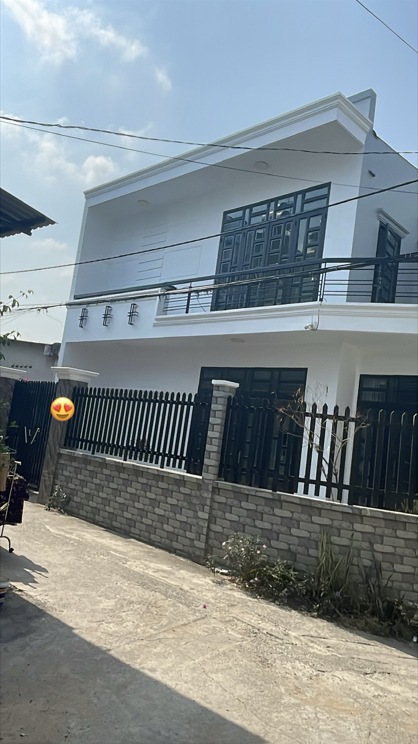 Đường 182, 2 mặt tiền, 8,2m x 14m, chỉ 7,2m, nhà đẹp vào ở ngay, 2 lầu, 4 phòng ngủ, 4wc