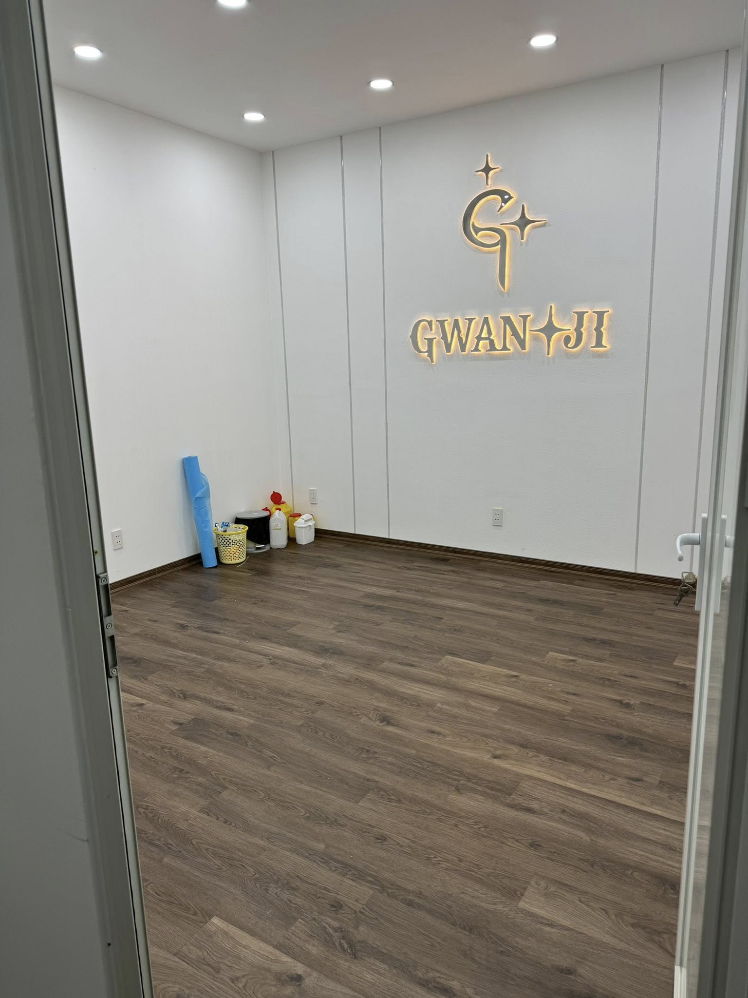 Bán nhà mặt phố Tôn Đức Thắng, Đống Đa, 180m2 - 5 tầng