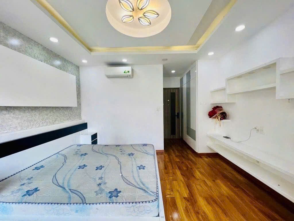 Bán nhà mặt tiền 5 lầu Nguyễn Văn Công, 86m2, ngang 4.3m, kinh doanh căn hộ thu nhập 50 triệu/tháng, gần sân bay 15.6 tỷ