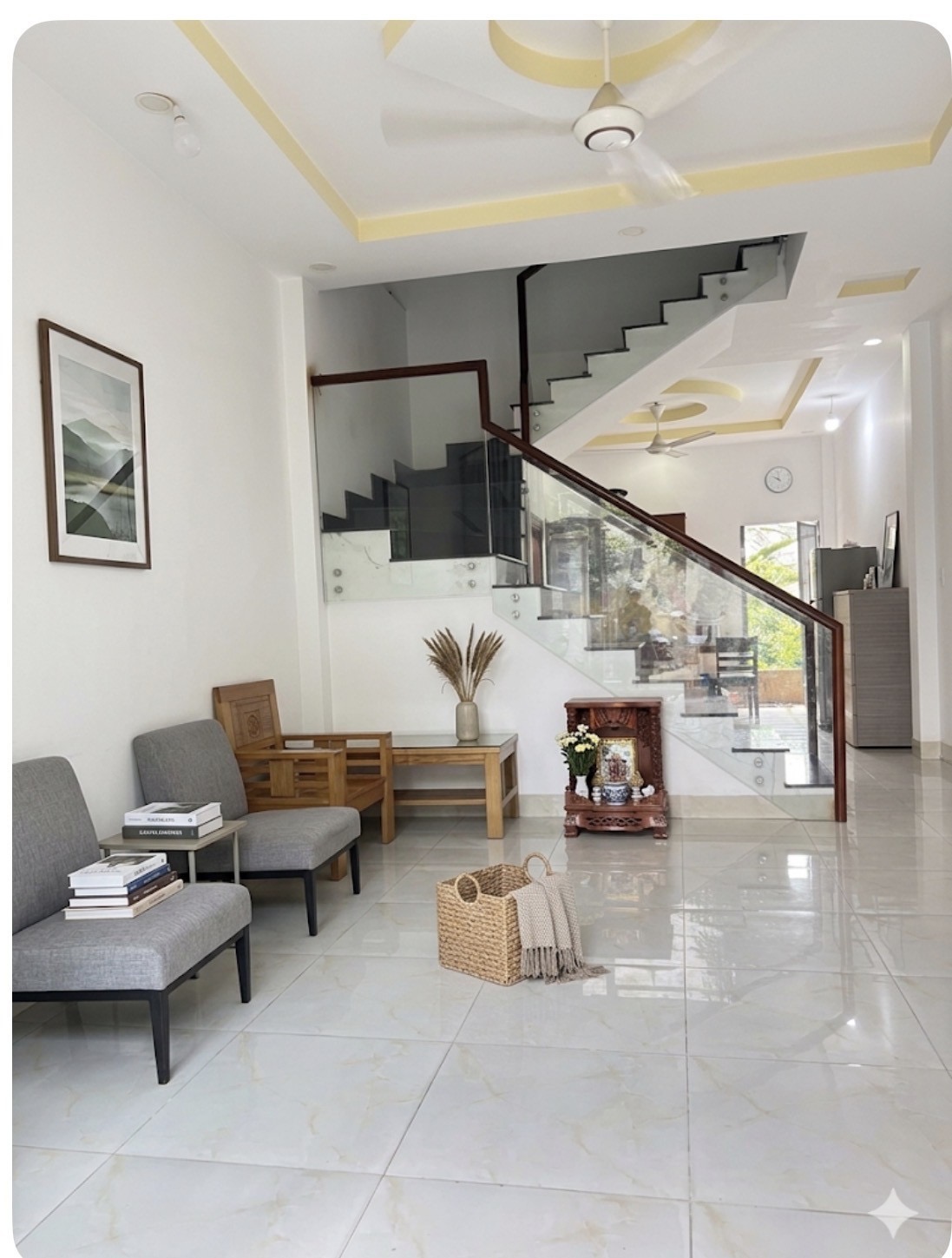 Hẻm xe hơi Đình Phong Phú - Nhà 2 lầu - Chỉ 5.3 tỷ - 66m2 - Có sân đậu ô tô - Khu dân trí