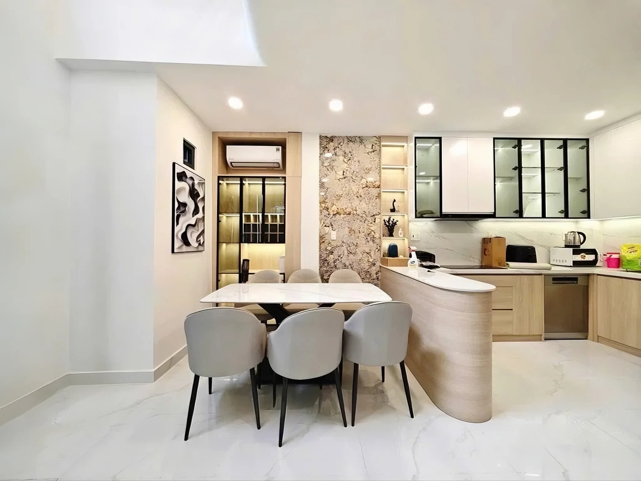 Victor Trần – Chuyên nhà phố trung tâm TP.HCM