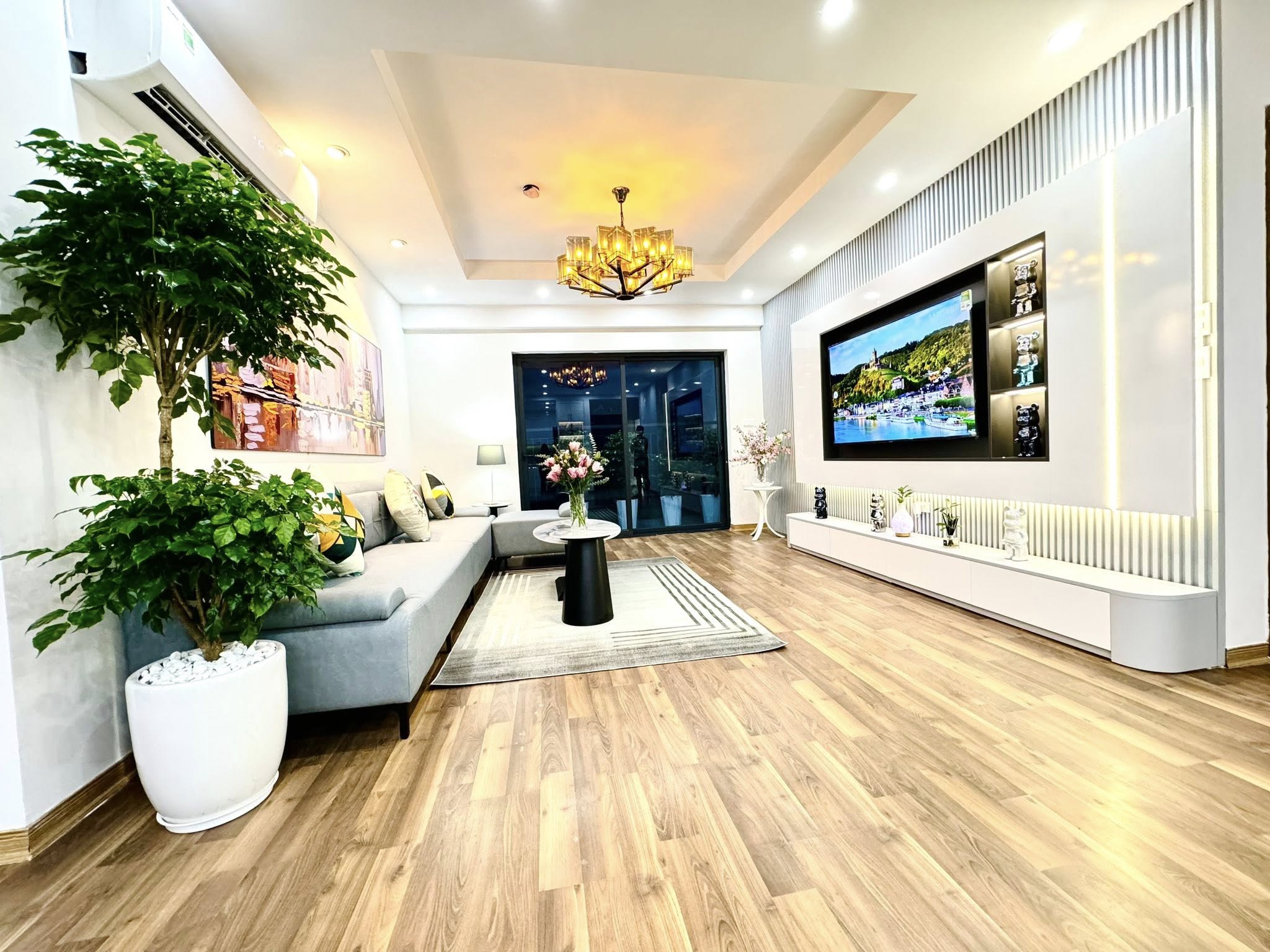 (Mới) Giá sốc ! Chỉ 9,5 tỷ 9,8 tỷ cơ hội sở hữu ngay CH The Zei 2N, 2N+1, 92m2 93m2 tầng trung đẹp, sẵn sổ đỏ trao tay !