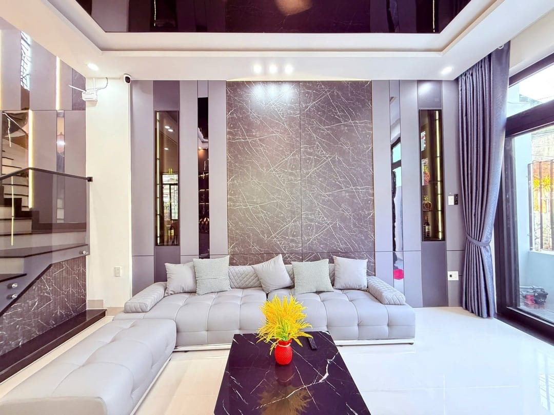 Hàng hiếm Tôn Đản, vila đẹp 3 tầng, ngang khủng 8m, ô tô đỗ cửa