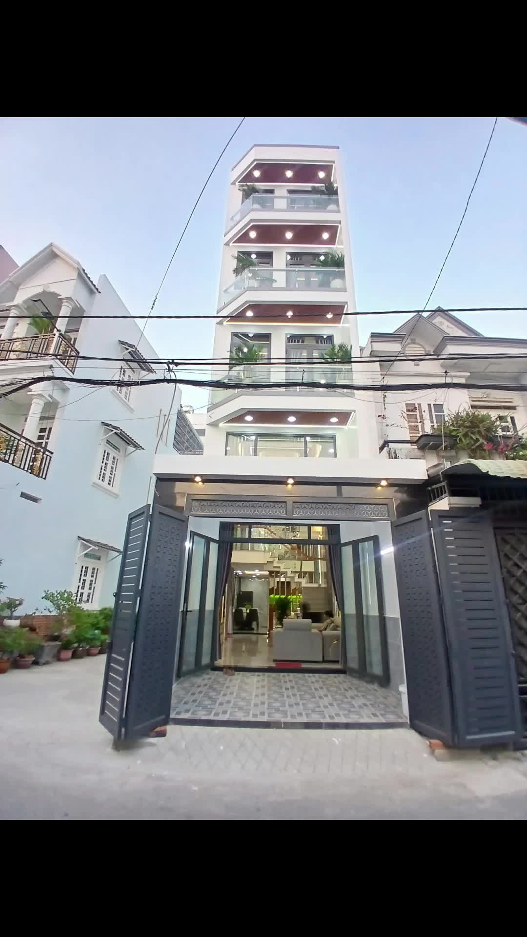 Siêu phẩm 2 mặt tiền 4x16m, sát trường Trần Quang Khải Quận 12, 5 tầng