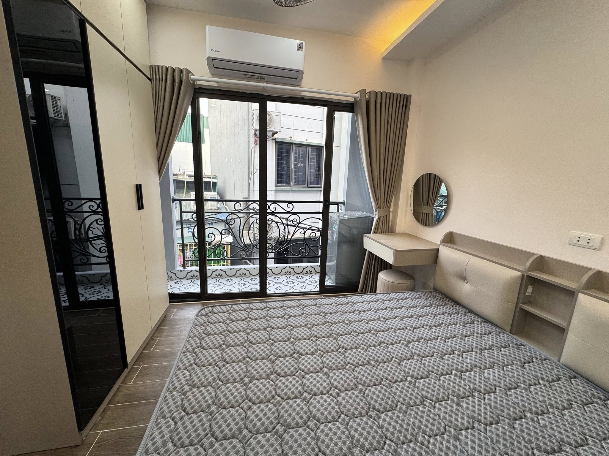 Bán tòa nhà căn hộ dịch vụ đường Dương Văn Bé, 65m2 - 6 tầng, thang máy