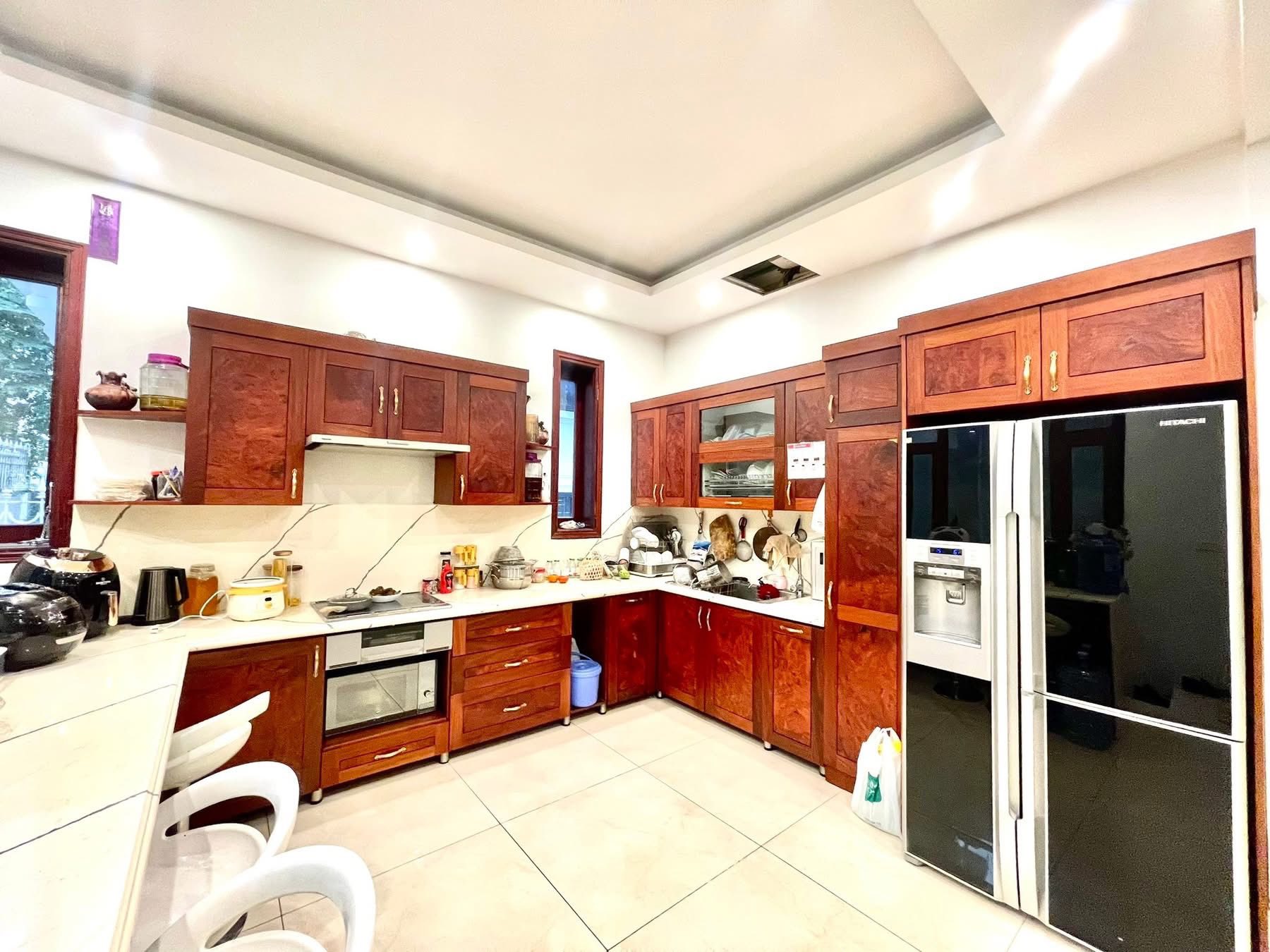 Bán biệt thự khu đô thị Bán đảo Linh Đàm, 254m2 - 4 tầng, mặt tiền 12,5m