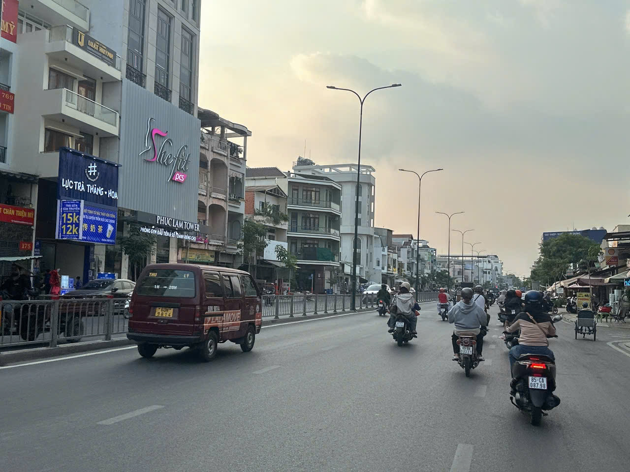 Bán gấp nhà biệt thự Đặng Thùy Trâm, ngang 10m, 200m2, 4 tầng đẹp, view sông, chỉ 30 tỷ