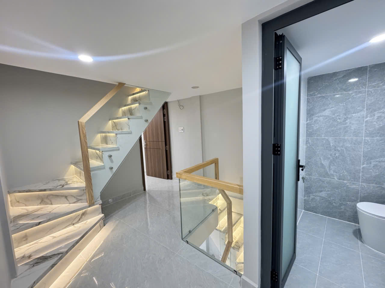 Nhà 3 tầng, hẻm ô tô đậu cửa, đối diện Chợ Võ Thành Trang, 3.8 tỷ