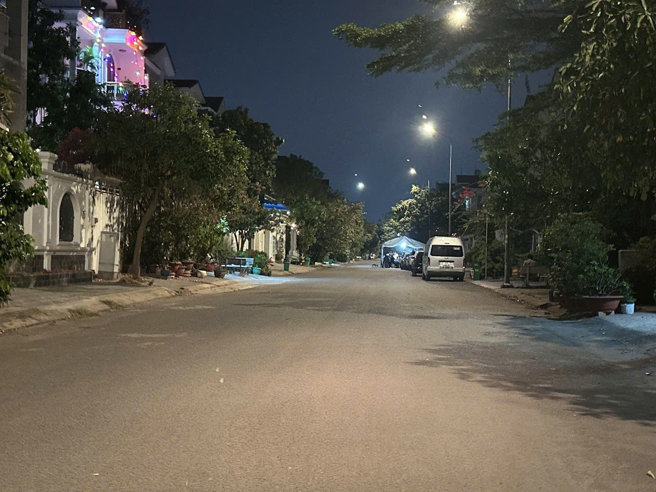 Bán gấp nhà biệt thự Đặng Thùy Trâm, ngang 10m, 200m2, 4 tầng đẹp, view sông, chỉ 30 tỷ