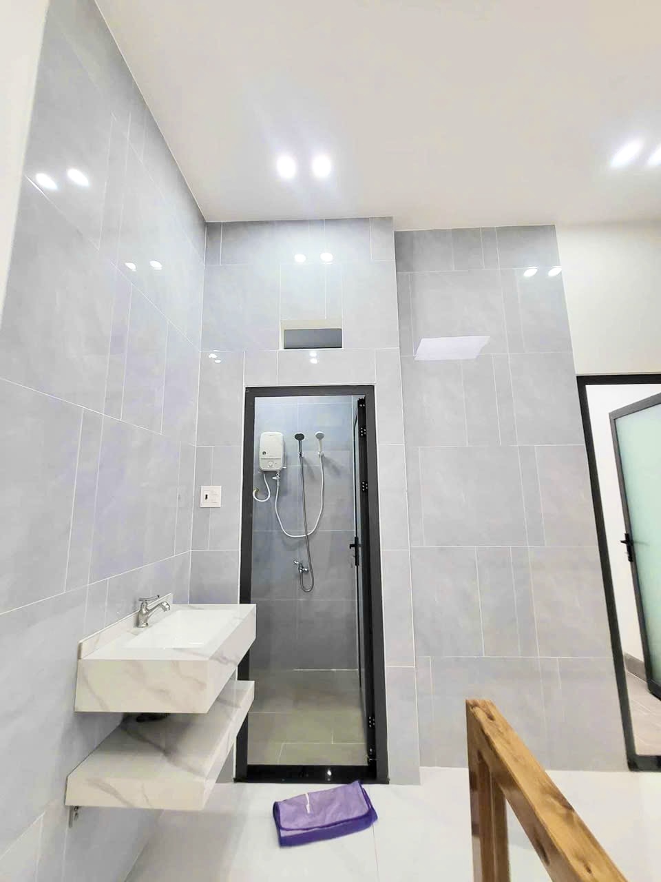 Hạ giá 100 triệu bán nhanh nhà 2 mê nguyên full nội thất xịn, 57m2, ngang 4,35m, hẻm rộng hơn 3m, Quy Nhơn