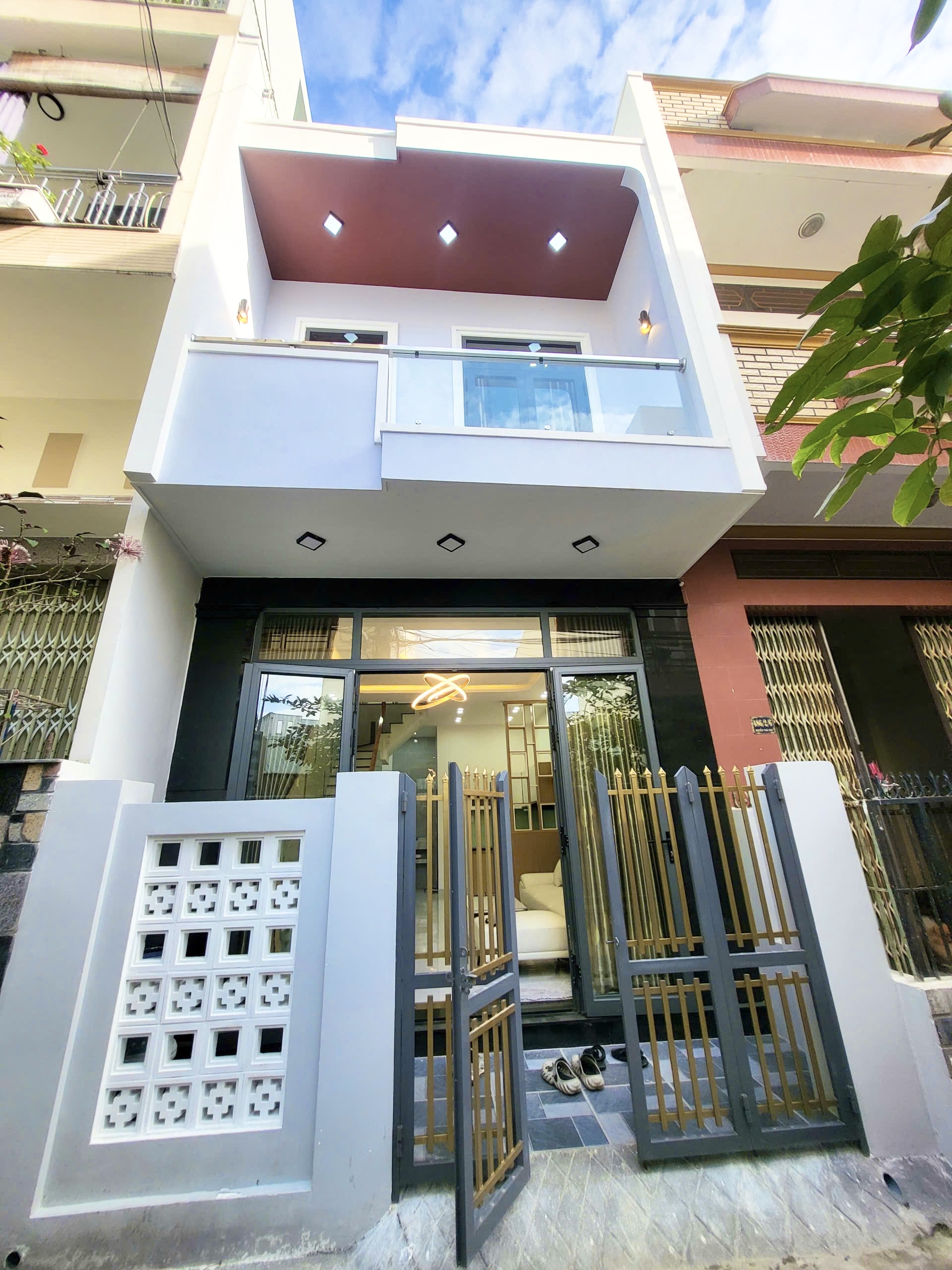 Hạ giá 100 triệu bán nhanh nhà 2 mê nguyên full nội thất xịn, 57m2, ngang 4,35m, hẻm rộng hơn 3m, Quy Nhơn