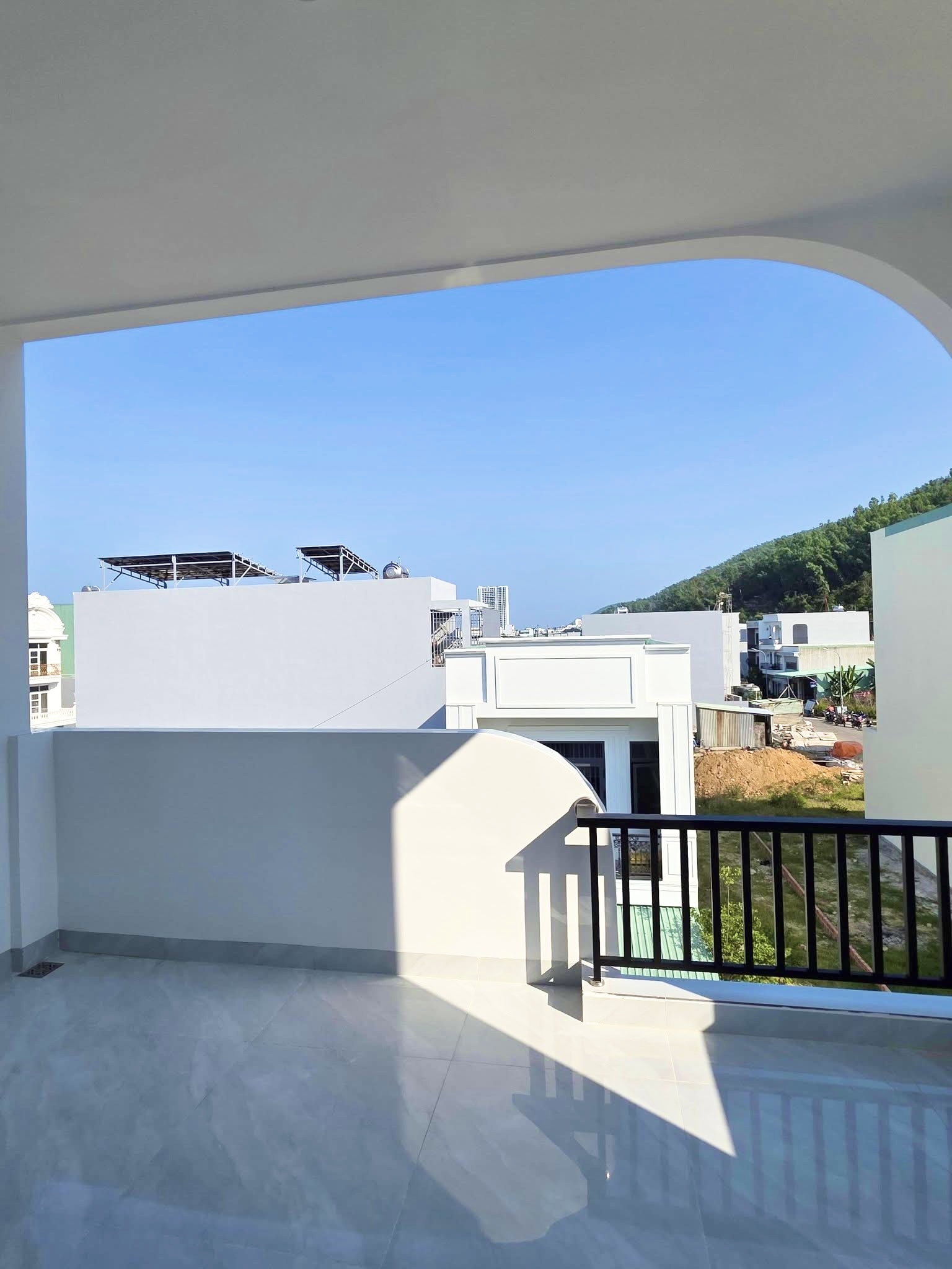 Nhà 3 mê mới, 3 phòng ngủ, mặt tiền khu mới gara quyền, 87,5m2, ngang 5m, Quy Nhơn