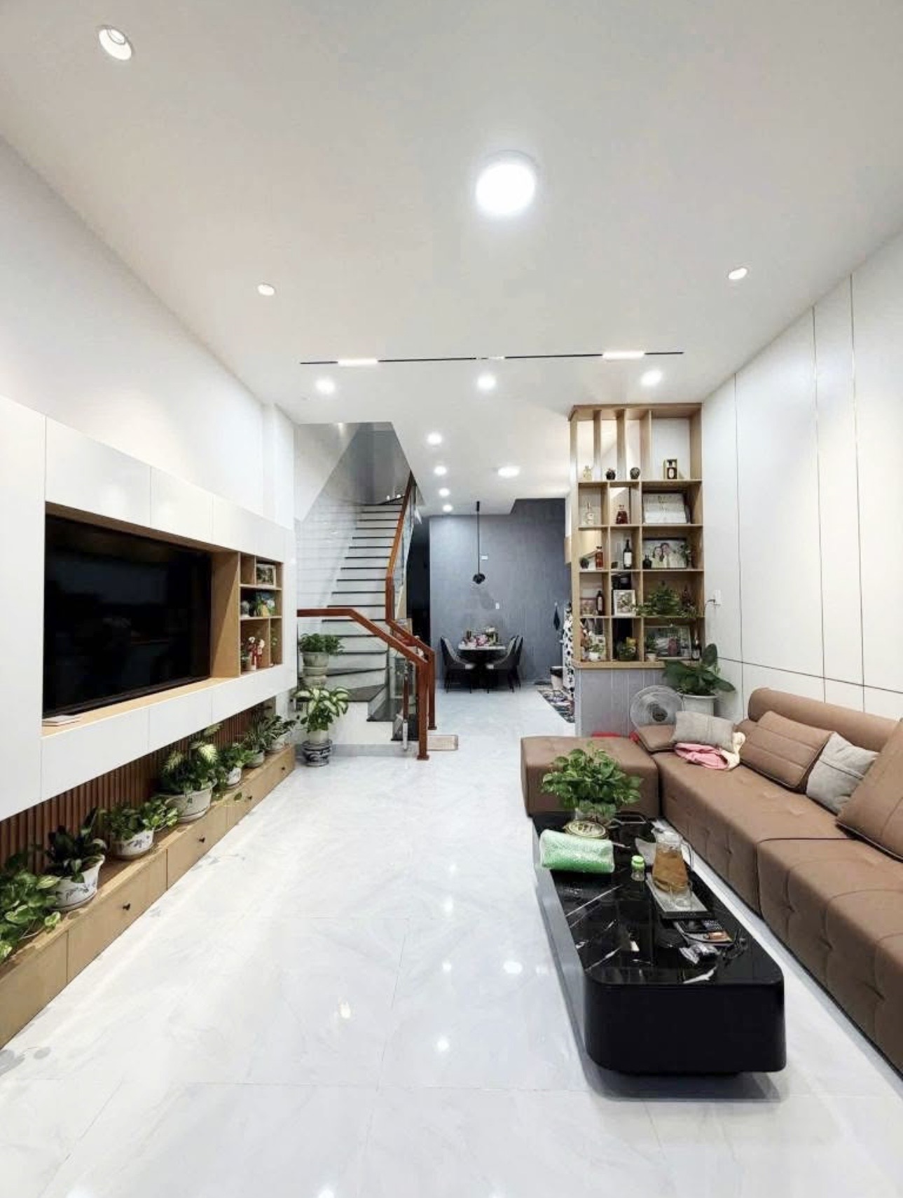 Nhà 3 mê mới mặt tiền Cần Vương, Quy Nhơn, diện tích 75,8m2