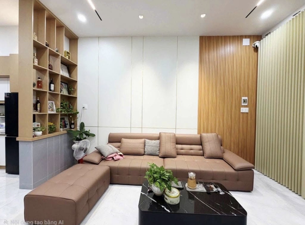 Nhà 3 mê mới mặt tiền Cần Vương, Quy Nhơn, diện tích 75,8m2