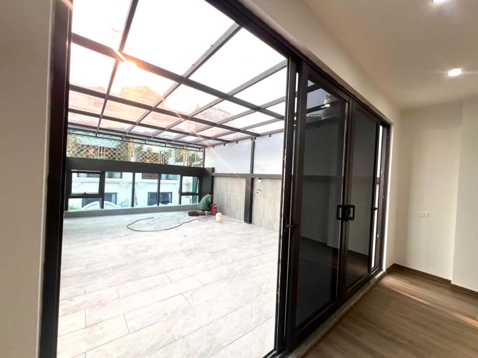 Bán tòa nhà phố Tân Mai, 90m2 xây 6 tầng, thang máy, gara ô tô, kinh doanh