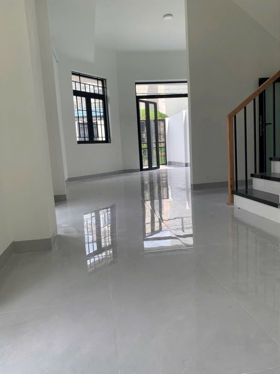 Nhà mặt tiền đường số 4, Long Trường, 104m2, hơn 7 tỷ, cách Nguyễn Duy Trinh 3 căn hỗ trợ 3 bên