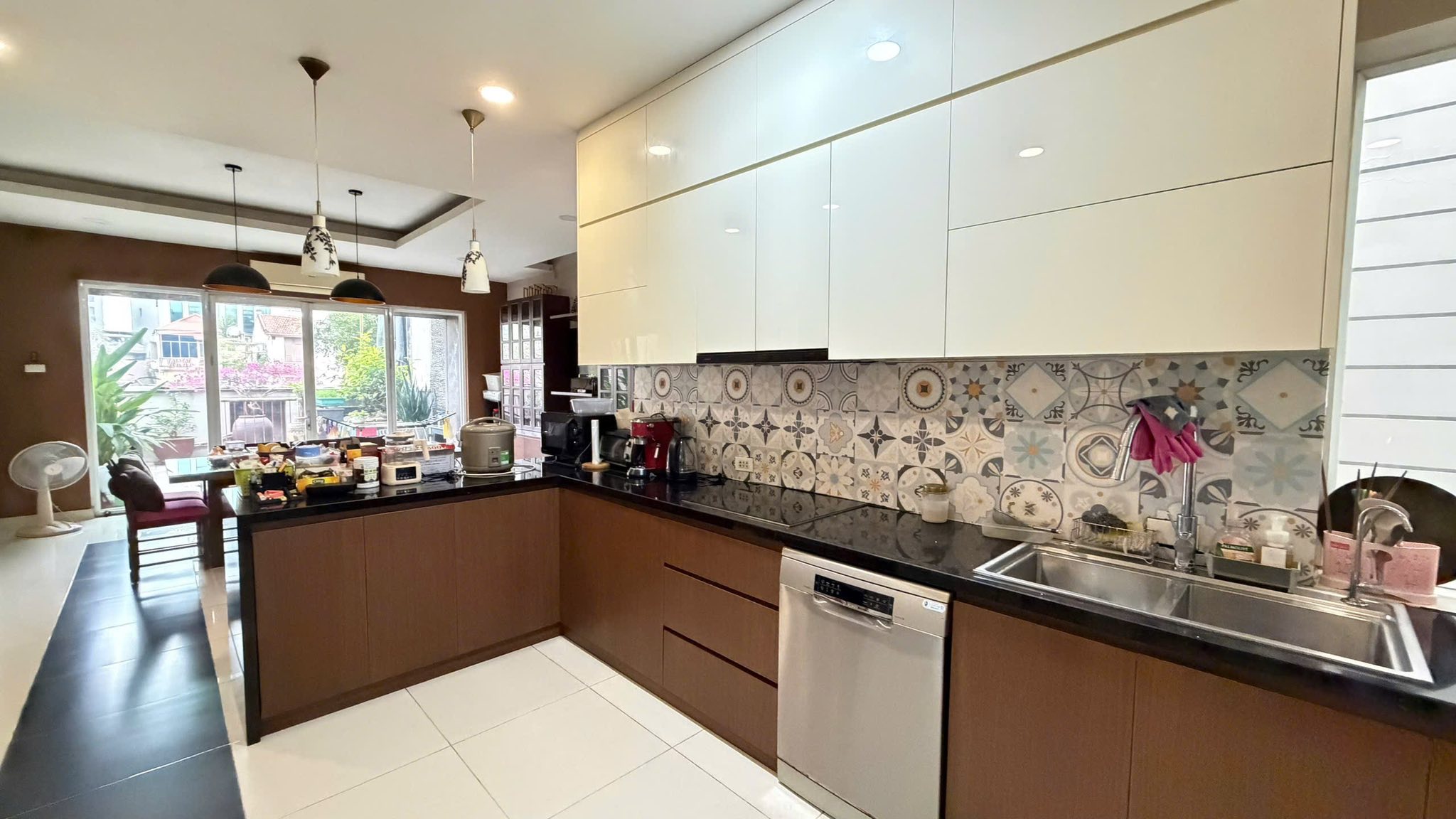 Bán gấp tòa nhà mặt phố Bà Triệu, 188m2, xây 6 tầng, thang máy, kinh doanh