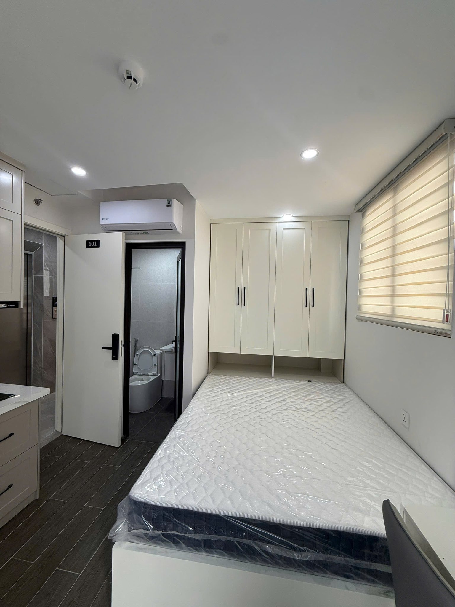Bán tòa nhà căn hộ dịch vụ đường Hoàng Hoa Thám, 8 tầng, thang máy, 17 phòng khép kín