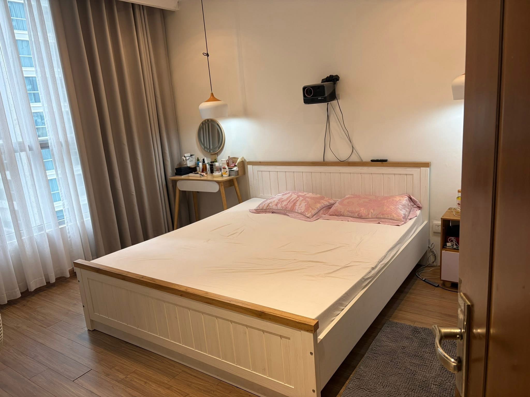 Bán căn hộ Vinhomes Central Park Bình Thạnh, 81m2, giá 4,2 tỷ, sổ sẵn sàng