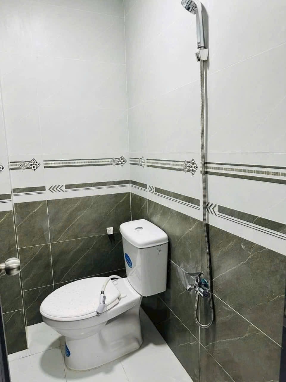 Bán nhà 2 tầng kiên cố hẻm Trần Huy Liệu, phường 8, Phú Nhuận, dọn vào ở ngay