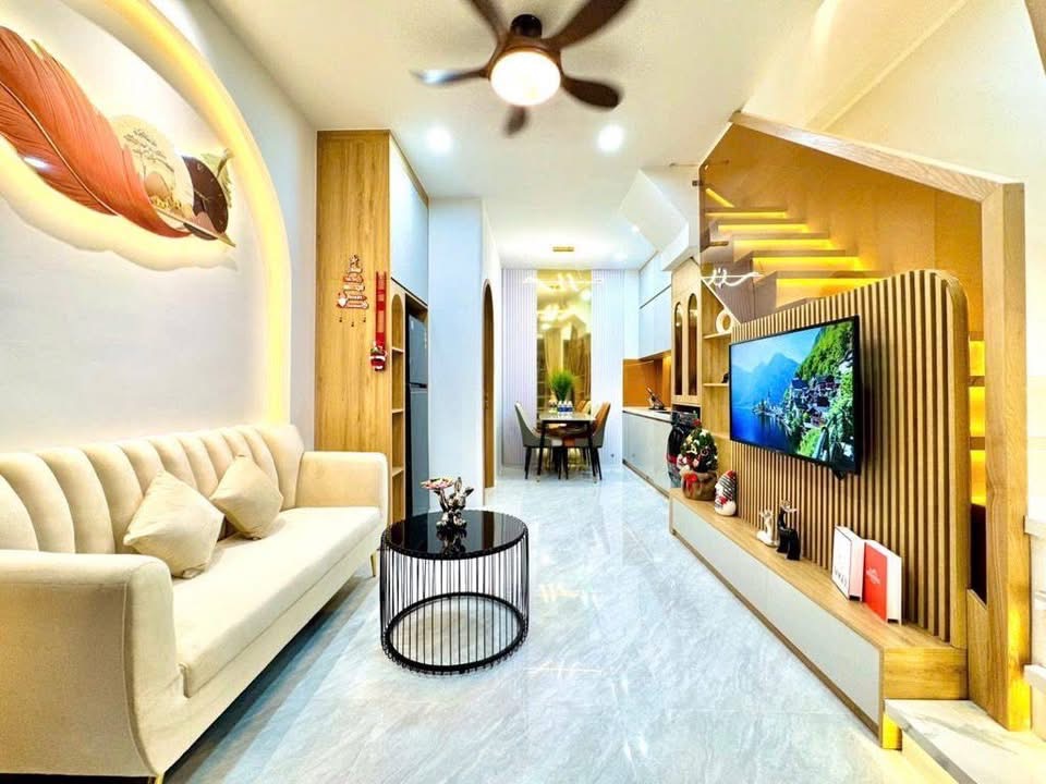 Nhà đẹp giá 3,5 tỷ - Vũ Tùng, Bình Thạnh, gần trung tâm thành phố, thuận tiện di chuyển, 45m2 thiết kế cao cấp