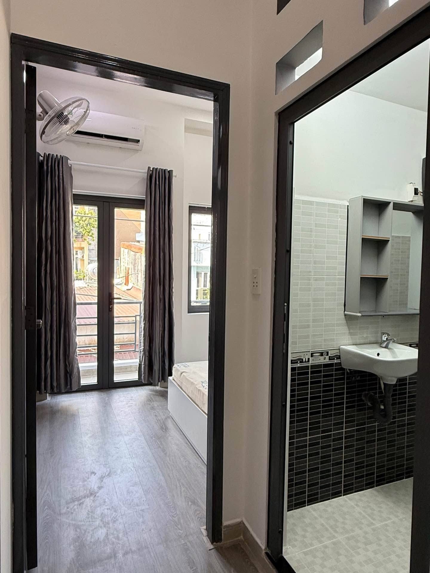 Chỉ 2.4 tỷ 32m2 Quận 4, Đoàn Văn Bơ, hẻm thông thuận tiện di chuyển, giáp trung tâm sầm uất, có thể vào ở ngay