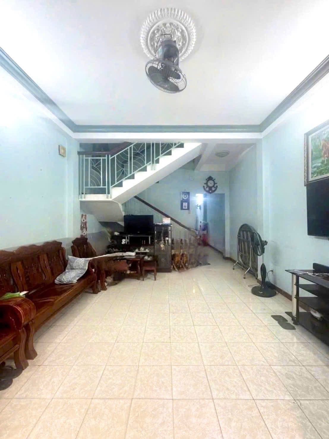 Nhà 2 tầng 63m2 - Hẻm oto Thành Thái giáp 3.2, Lý Thường Kiệt, trung tâm - Giá 2.5 tỷ