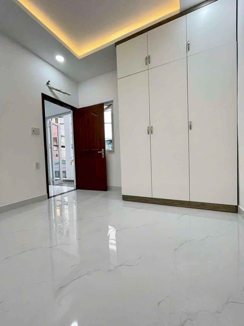 Giá rẻ hiếm trục đường Hoàng Văn Thụ, Phường 4, Tân Bình 42,5m2, 2 ngủ 2 vệ sinh