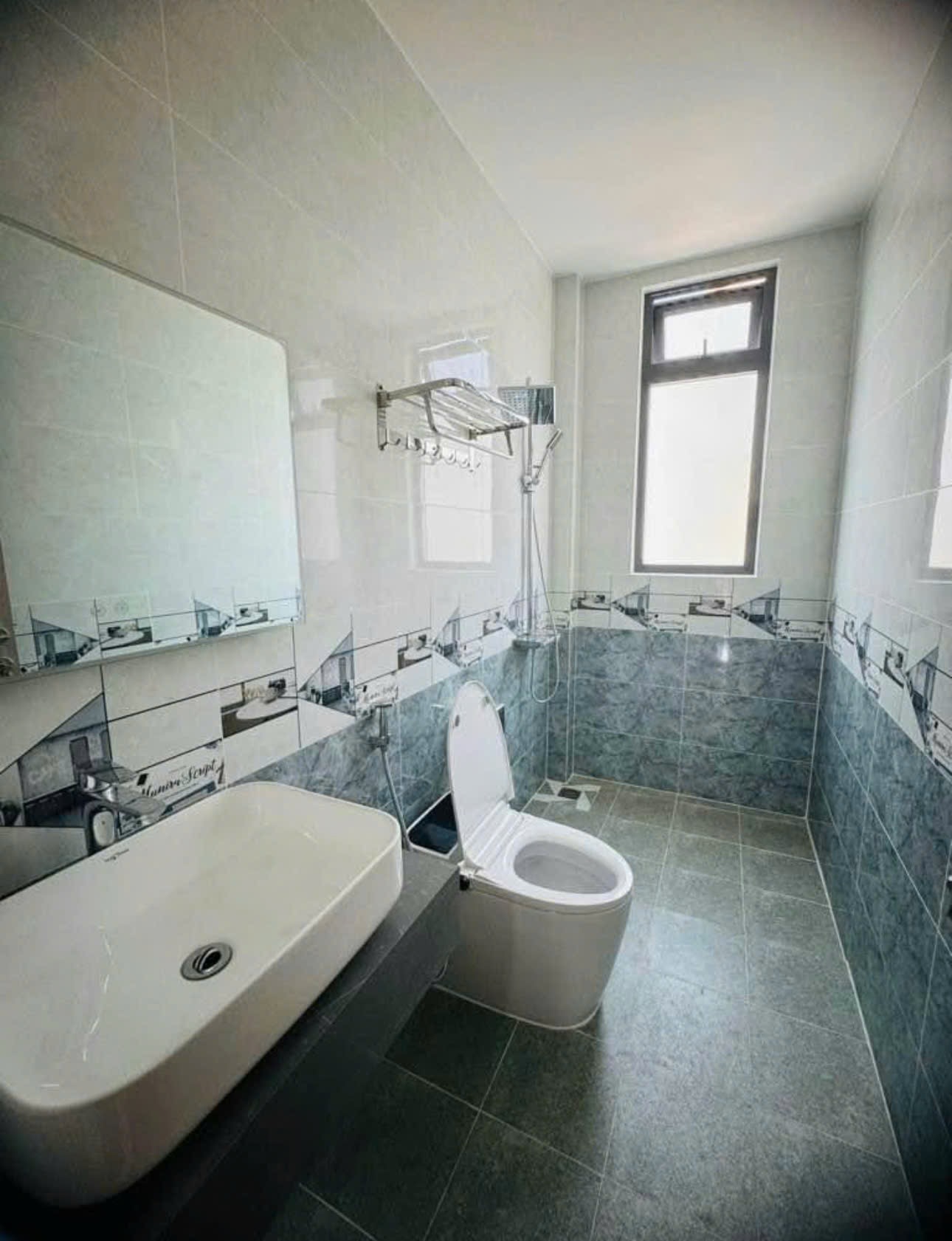Bán nhà trung tâm quận 1 hẻm xe hơi đường Võ Văn Kiệt, Cô Giang, quận 1