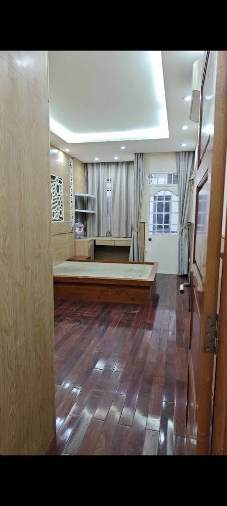 Nhà 2 phòng ngủ, 2 nhà vệ sinh, phòng khách thoáng và không gian bếp rộng