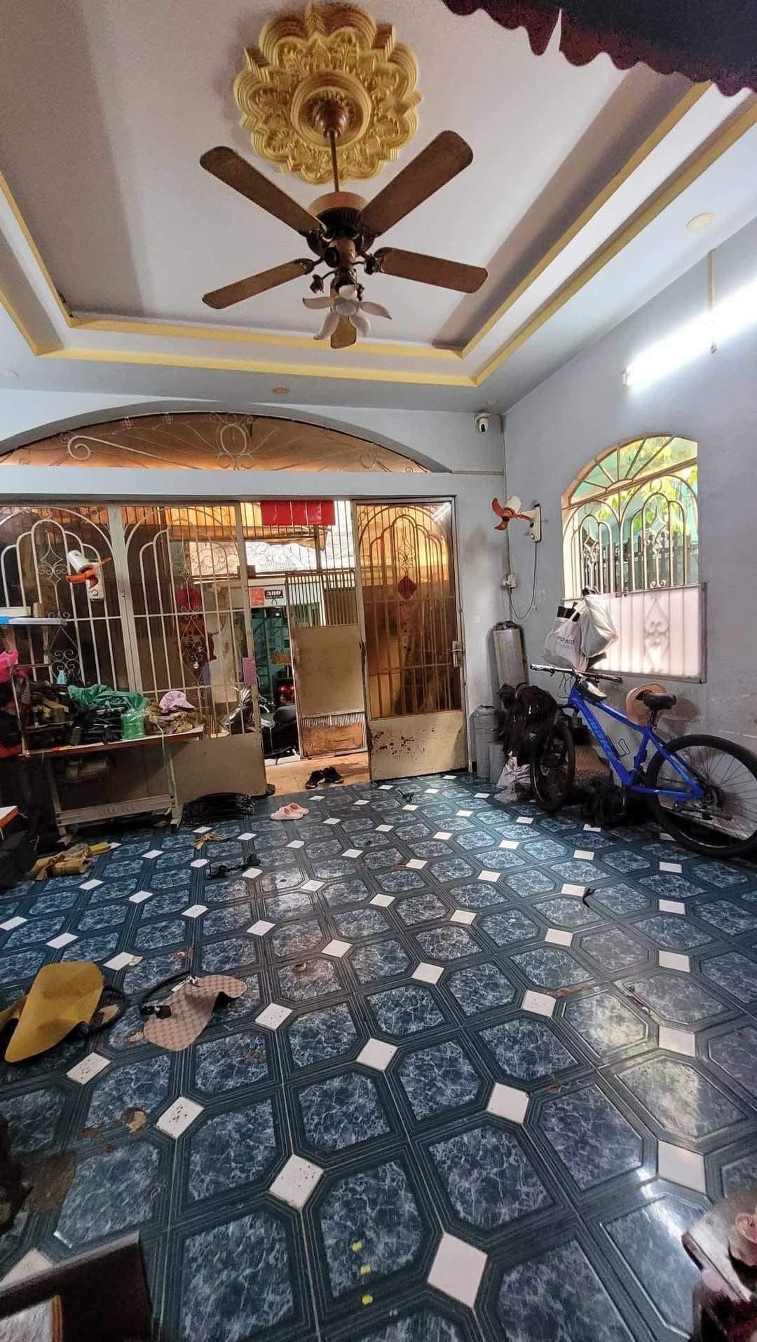 Chỉ 3 tỷ có ngay nhà Lạc Long Quân Tân Bình 66m2 sổ sẵn sang ngay