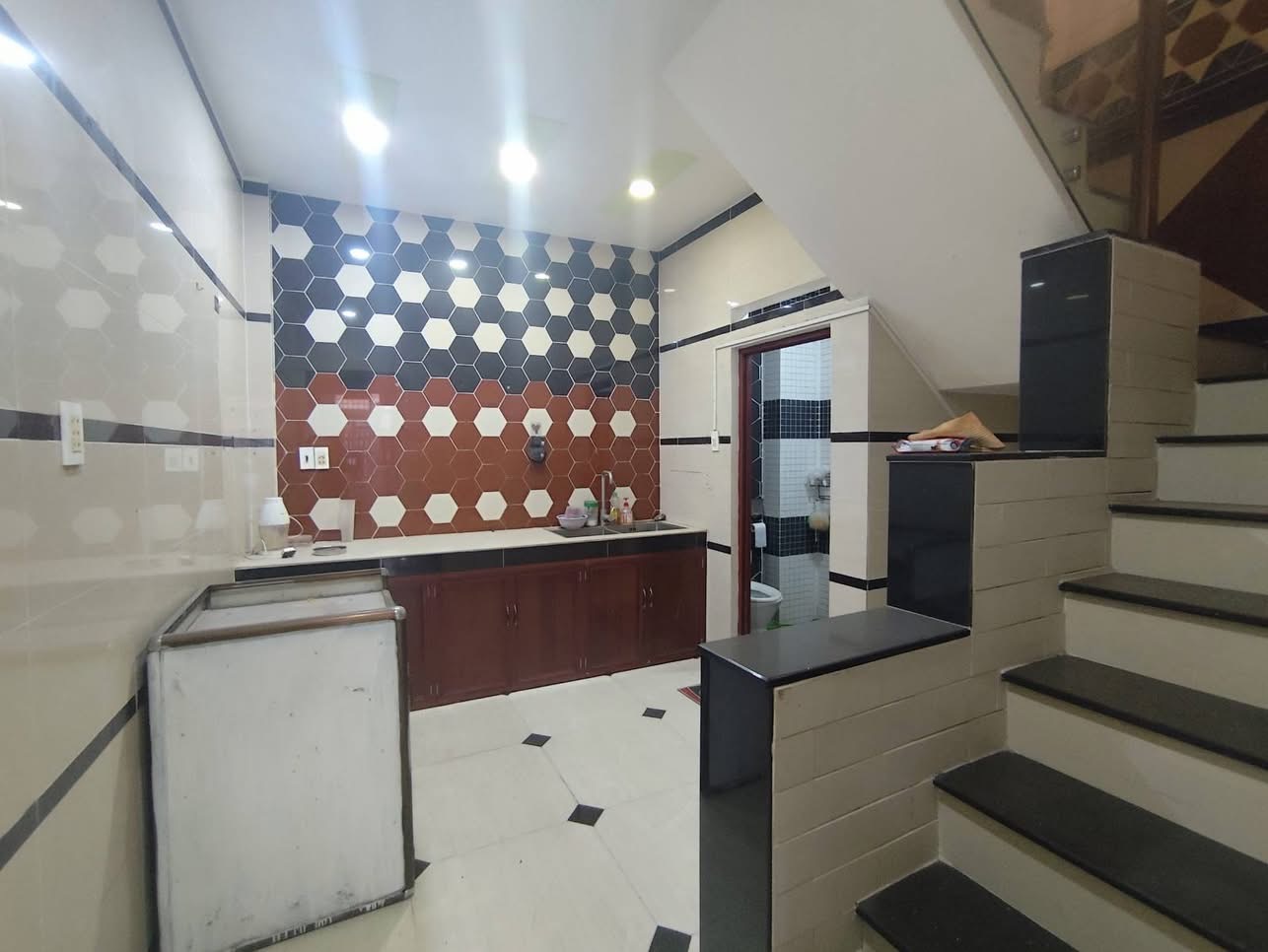Quận 12, nhà hẻm xe hơi ngủ ngon, Trường Chinh, 51m2, giá 5,2 tỷ