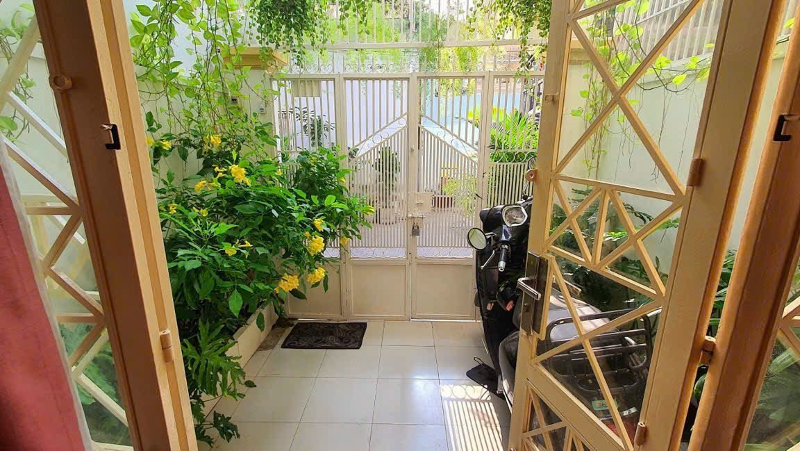 Bán nhà Trần Phú, Quận 5, diện tích 3,5m x 8,2m, 3 phòng ngủ, có sổ hồng riêng, công chứng ngay