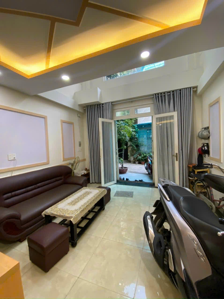 Bán gấp nhà hẻm xe hơi Trần Bình Trọng 54m2, 3 phòng ngủ, giá siêu tốt