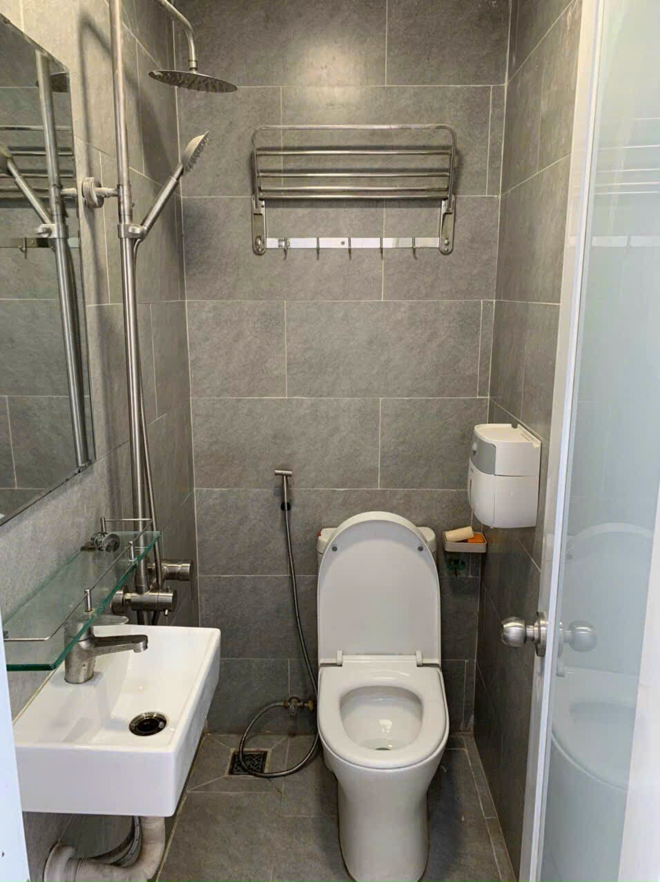 Bán gấp nhà Nguyễn Bỉnh Khiêm 28m2, 1 trệt, 2 lầu, 3 phòng ngủ