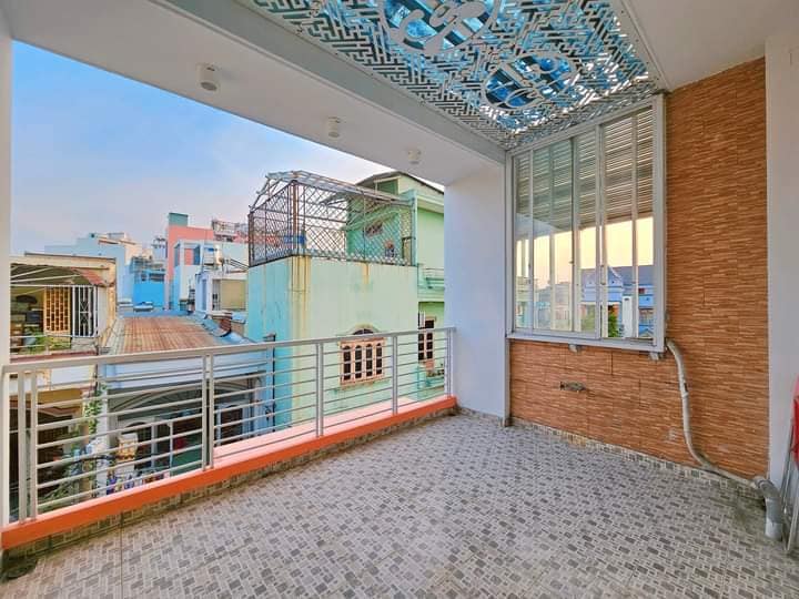 Bán nhanh bán gấp nhà Nguyên Hồng, Gò Vấp, diện tích 32m², 3 phòng ngủ, 4wc, giá 1,799 tỷ, nội thất cơ bản