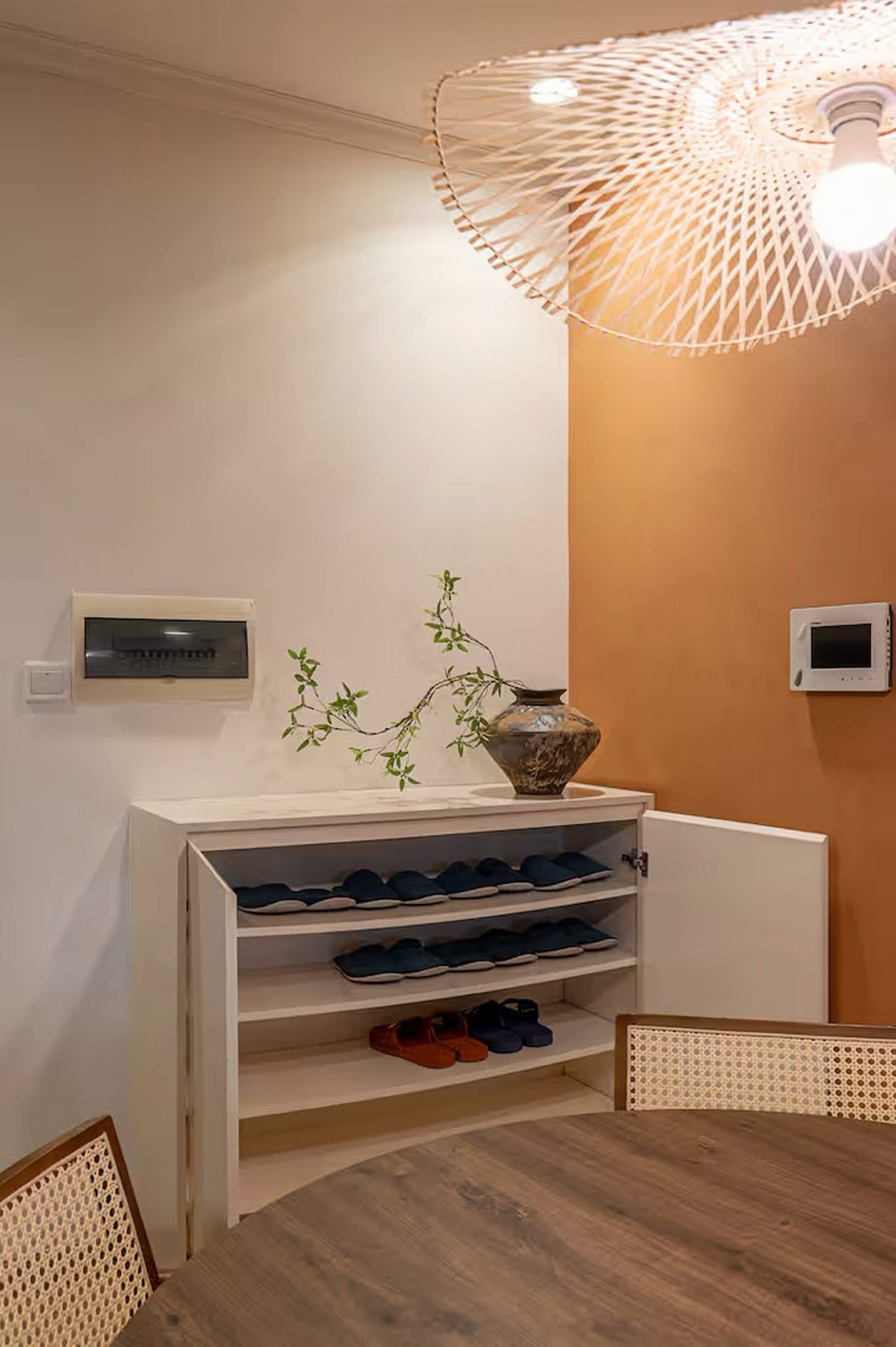 Bán căn hộ Garden Gate Phú Nhuận, 68m2, 2 phòng ngủ, 2wc, giá 2,32 tỷ
