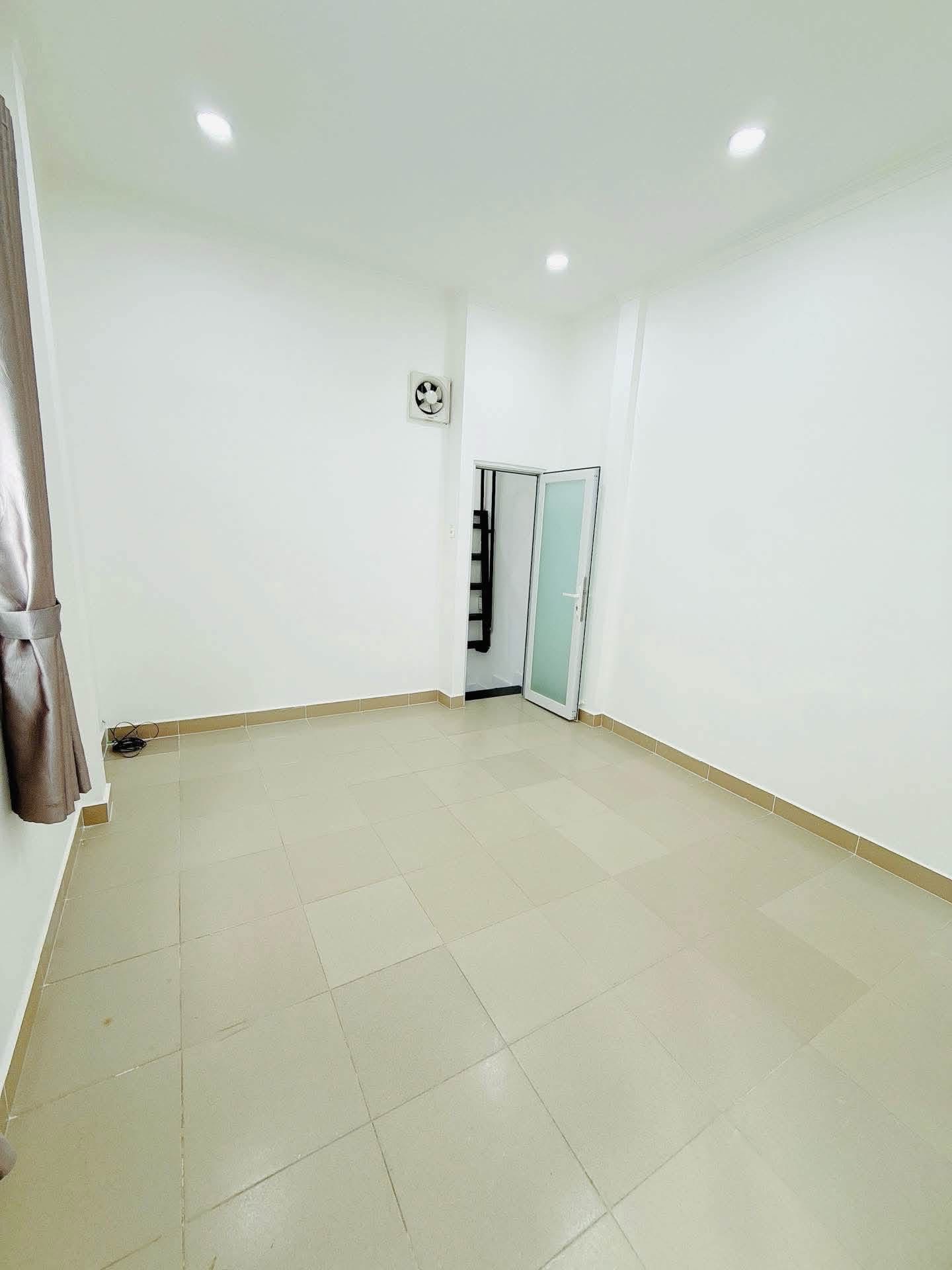 Bán nhà 3 Tháng 2, quận 11, 47m2, 1 trệt, 1 lầu, 2 ngủ, 2 vệ sinh