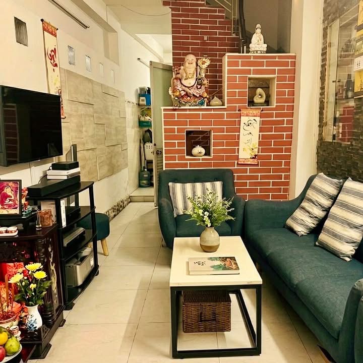 Căn hộ 3 phòng ngủ, 2 nhà vệ sinh, Phòng khách và không gian bếp được bố trí hợp lý, tận dụng tối đa diện tích