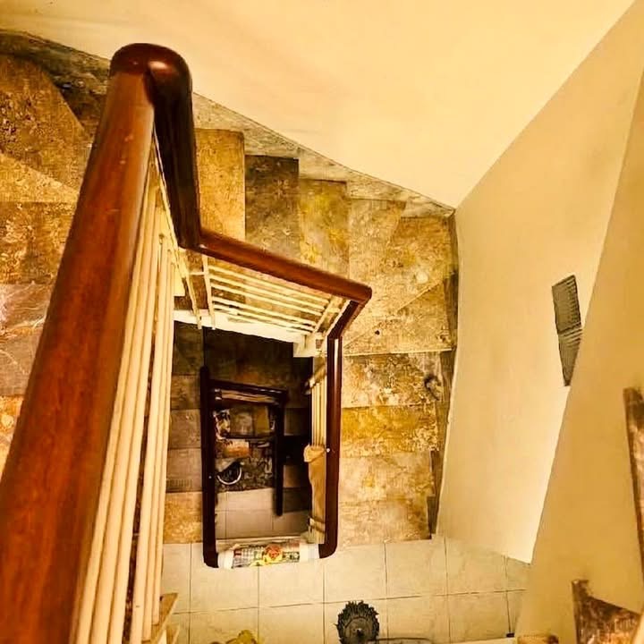 Căn hộ 3 phòng ngủ, 2 nhà vệ sinh, Phòng khách và không gian bếp được bố trí hợp lý, tận dụng tối đa diện tích