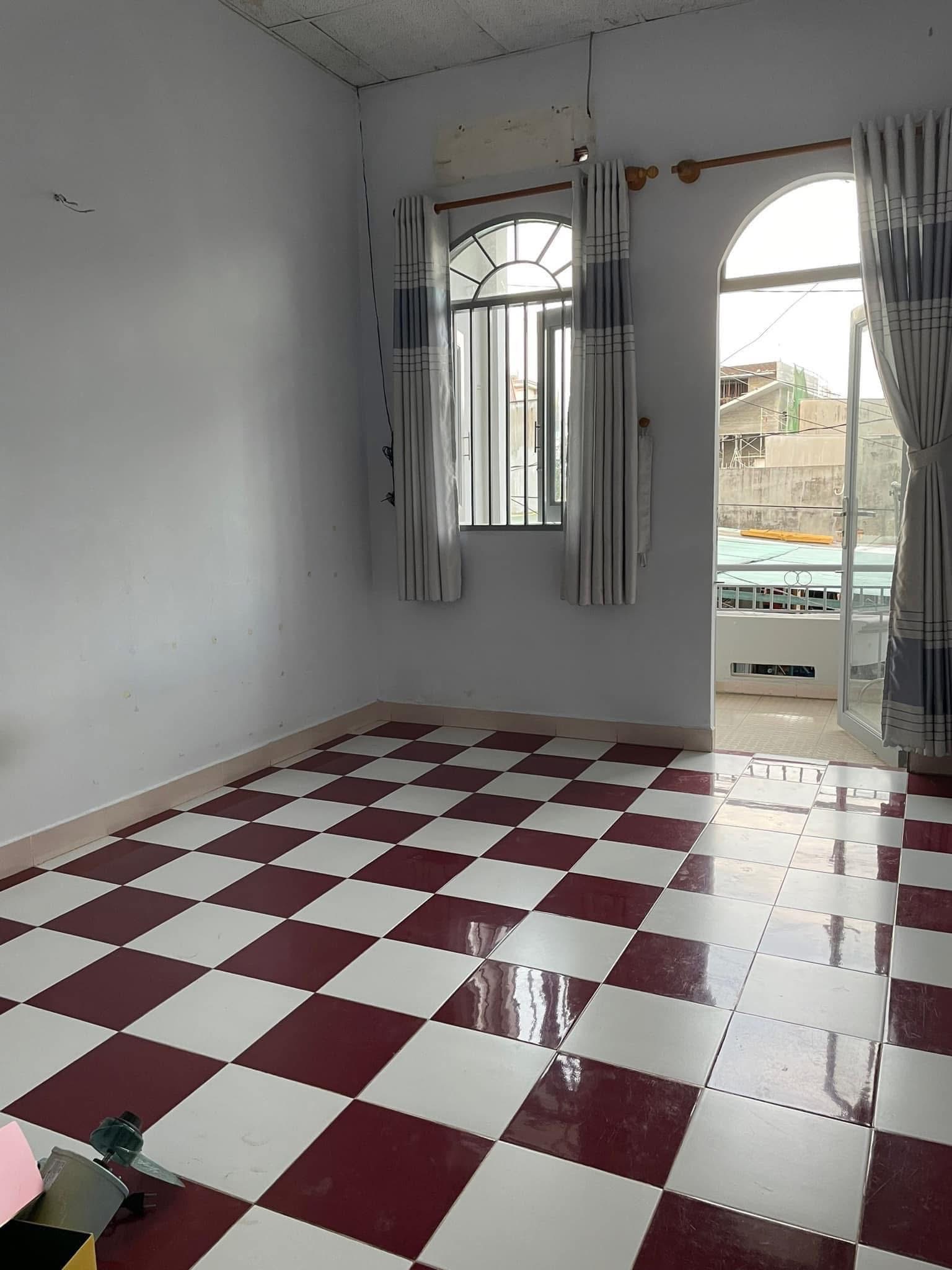 Bán gấp nhà Hoàng Bật Đạt, Quận Tân Bình, 40m2, chỉ 2,7 tỷ sổ hồng riêng