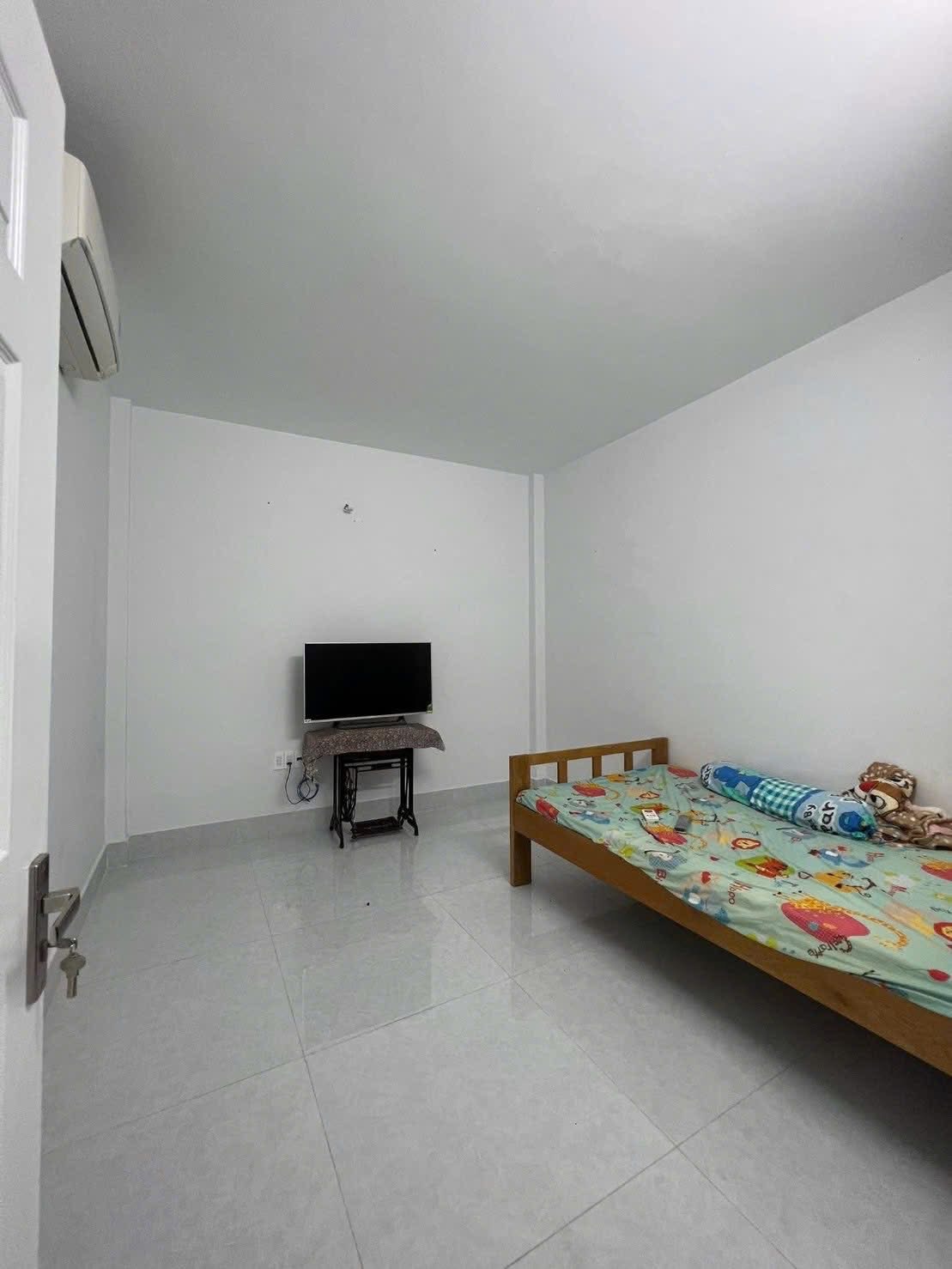 Bán nhà Huỳnh Văn Bánh Phú Nhuận - cách mặt tiền 30m - diện tích vàng 80m2 - 3 ngủ 3 tỷ