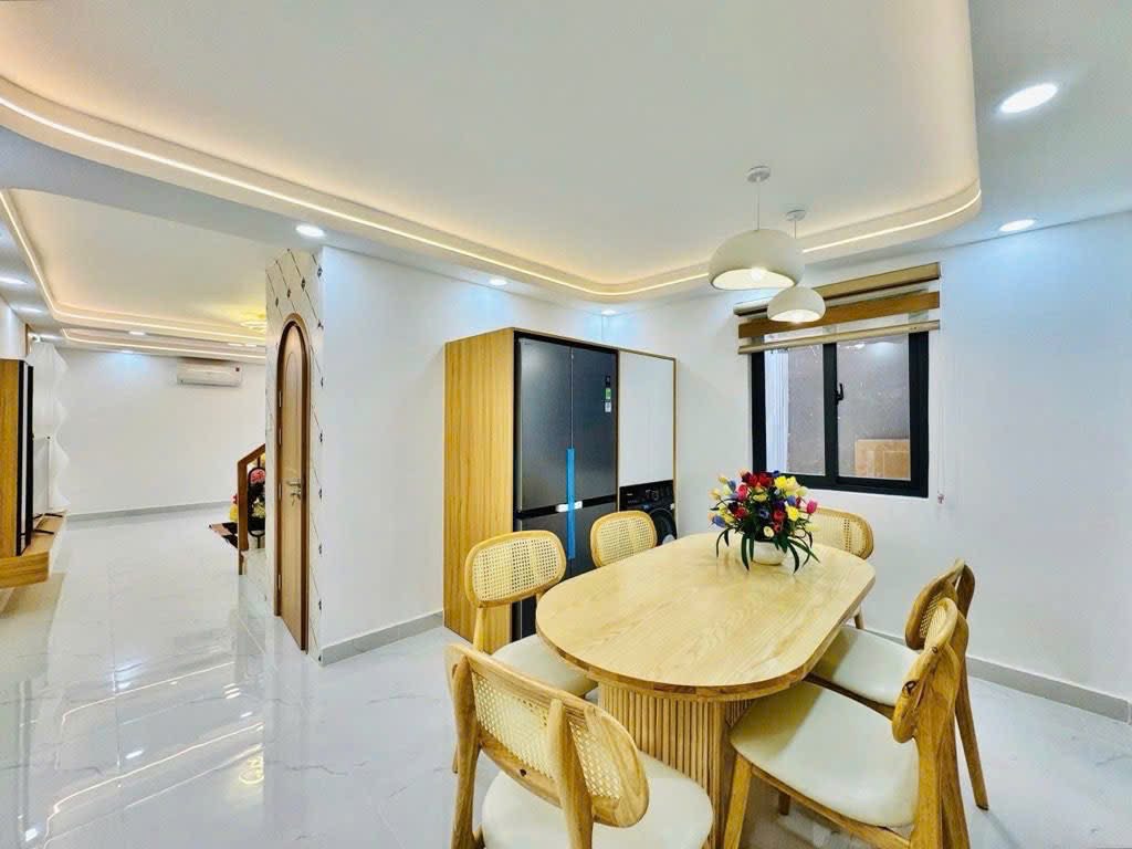 Bán nhà ngay chợ Bà Chiểu Bình Thạnh – 43m² – Sân vườn 25m², sát mặt tiền – 3 tầng – Giá 6 tỷ