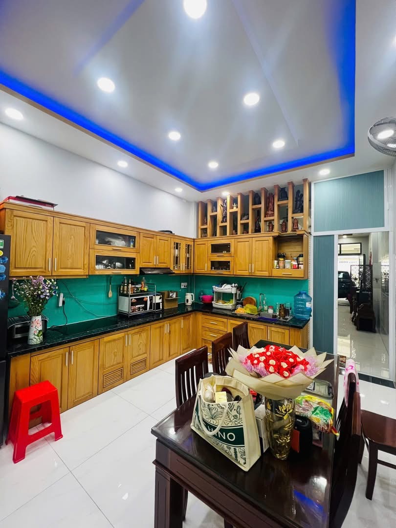 Nhà khu Tên Lửa 76m2 x 4 tầng - Hẻm xe hơi đậu trong nhà, 8 tỷ