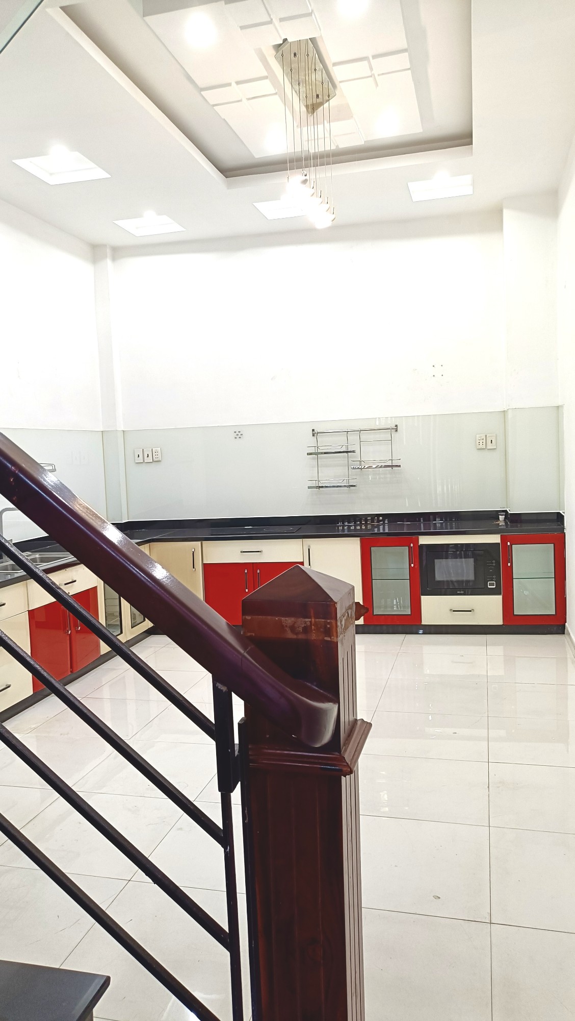 Mặt tiền Phú Thọ Hòa, trung tâm Chợ Vải, 64m2, 4m x 16m dòng tiền 28 triệu/ tháng, chỉ 14.7 tỷ