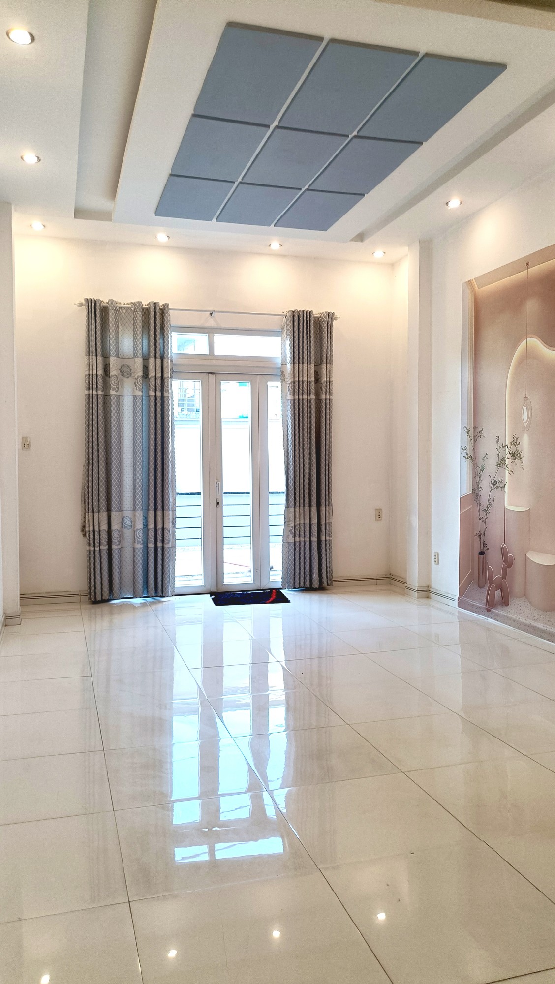 Mặt tiền Phú Thọ Hòa, trung tâm Chợ Vải, 64m2, 4m x 16m dòng tiền 28 triệu/ tháng, chỉ 14.7 tỷ