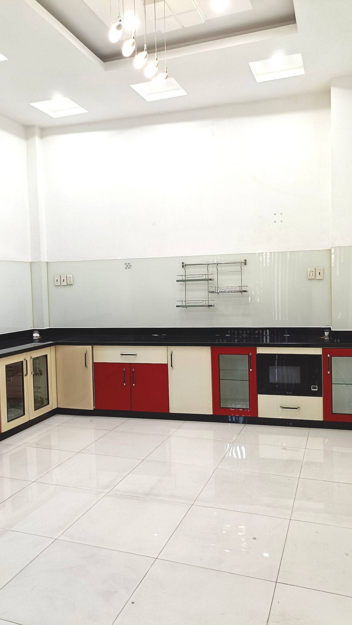 Mặt tiền Phú Thọ Hòa, trung tâm Chợ Vải, 64m2, 4m x 16m dòng tiền 28 triệu/ tháng, chỉ 14.7 tỷ