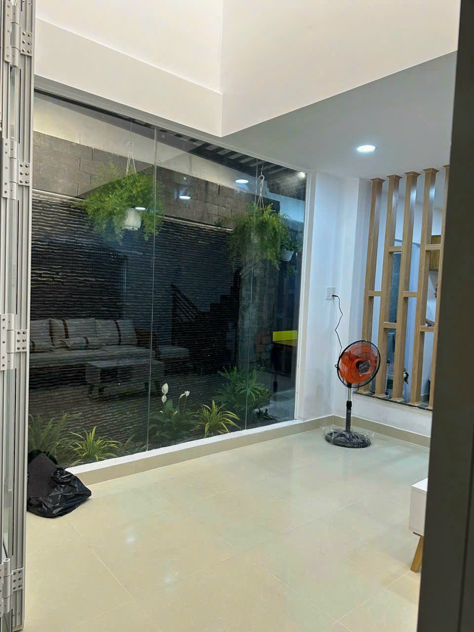 Bán nhà đẹp Tân Hoá, quận 11, diện tích 4,1m x 10m, có sổ hồng riêng vào ở ngay